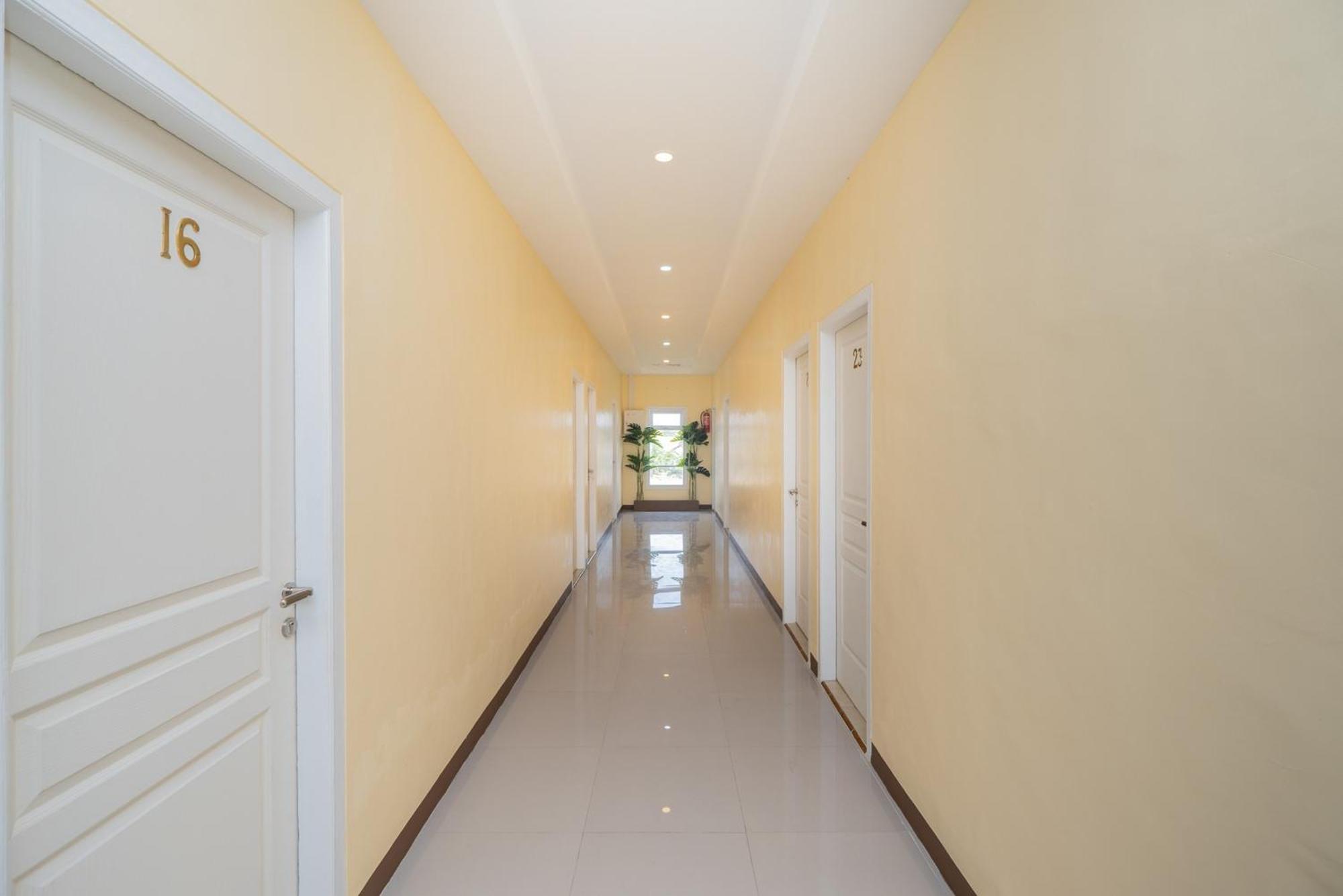 Hotel Reddoorz Syariah Near Rsud Dr Iskak Tulungagung Kedungwaru Exterior foto